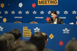 조원태 '회장', IATA 의장으로 첫 공식무대…민감한 질문엔 묵묵부답